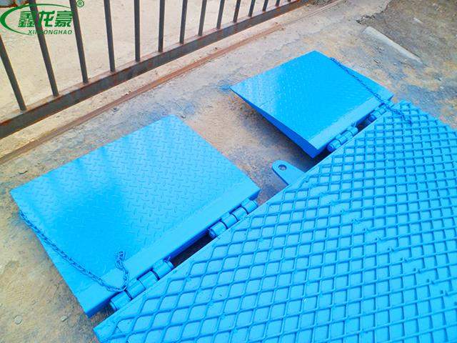 移動(dòng)登車橋尾板 移動(dòng)登車橋尾板