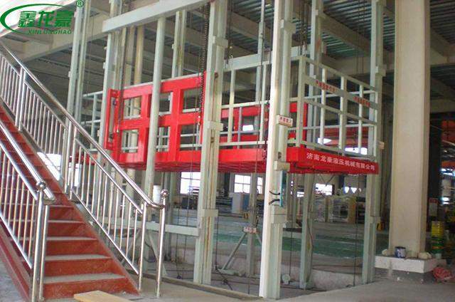 大臺(tái)面導(dǎo)軌式升降機(jī) 大臺(tái)面導(dǎo)軌式升降機(jī)