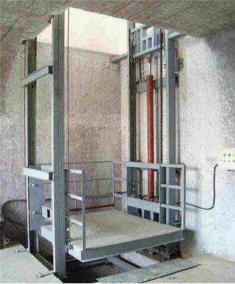 道軌式升降臺(tái)  道軌式升降臺(tái)