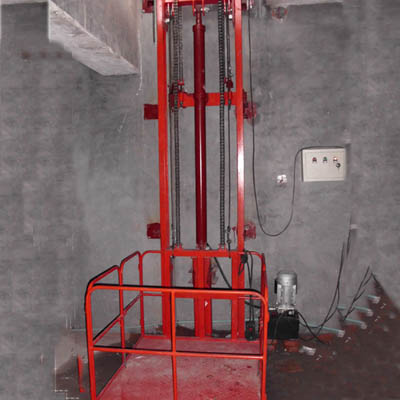 道軌式升降臺(tái)  道軌式升降臺(tái)